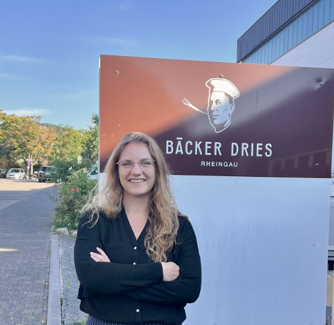 Frau Maren Uecker